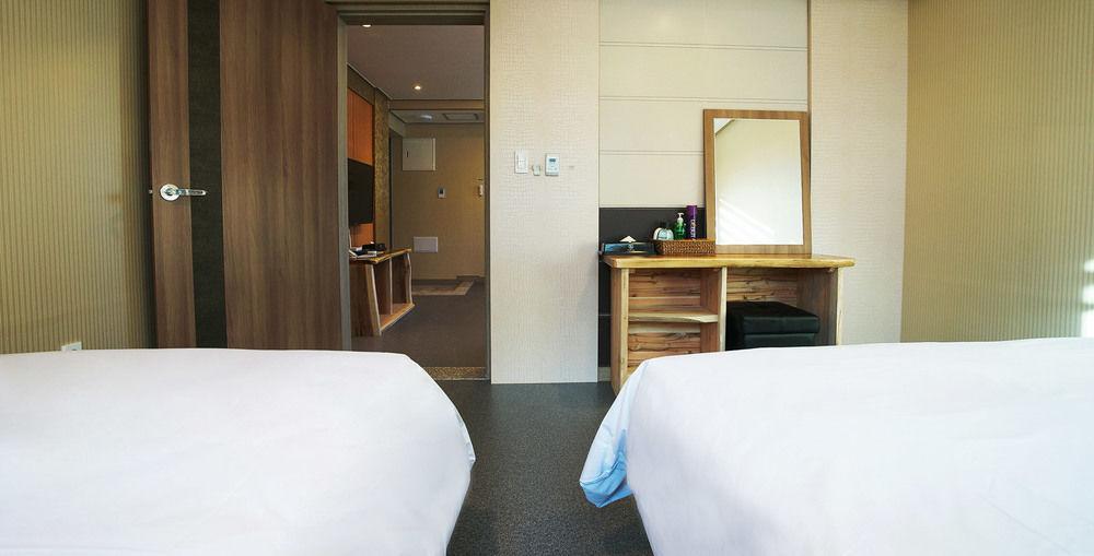 J2 Family Hotel Jeju Dış mekan fotoğraf
