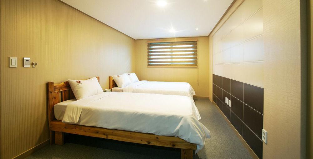 J2 Family Hotel Jeju Dış mekan fotoğraf