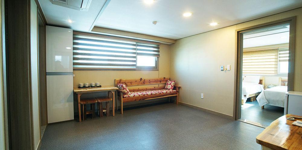 J2 Family Hotel Jeju Dış mekan fotoğraf