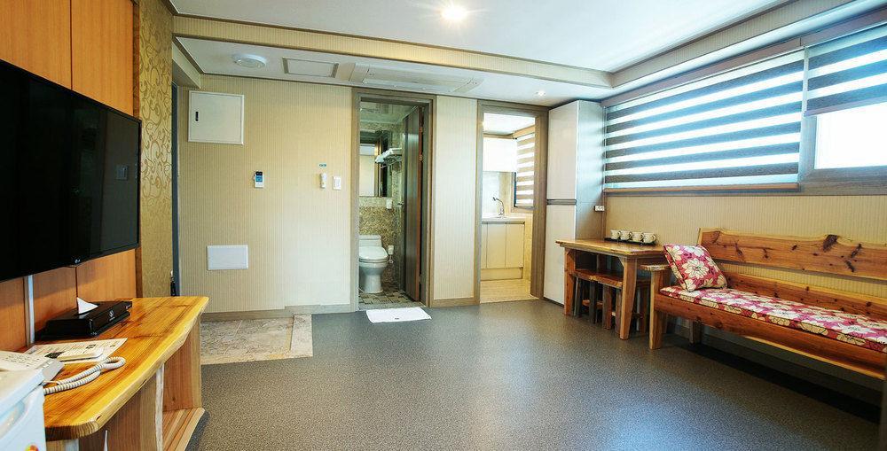 J2 Family Hotel Jeju Dış mekan fotoğraf
