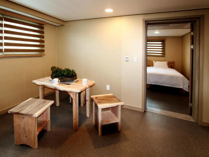 J2 Family Hotel Jeju Dış mekan fotoğraf